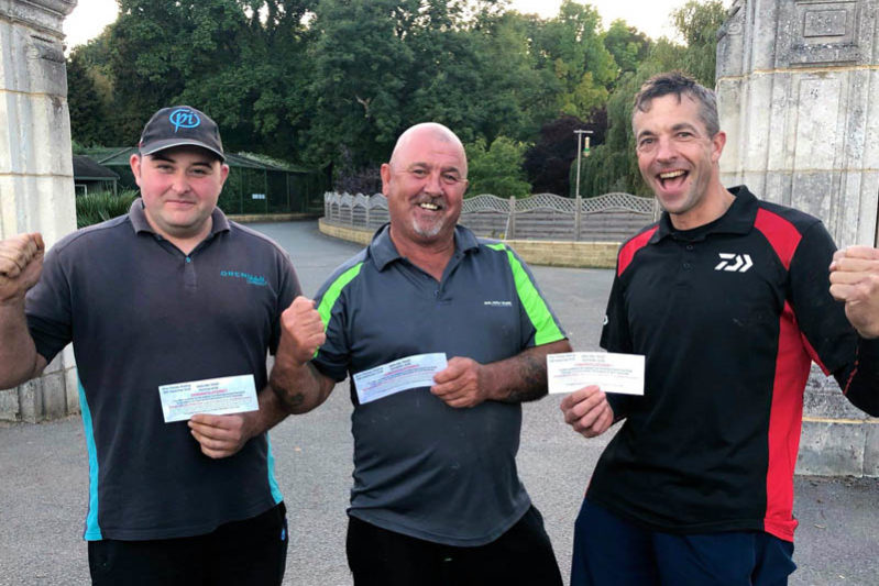 Barry Chapman (centre) qualifies for the 2018 RiverFest Grand Final